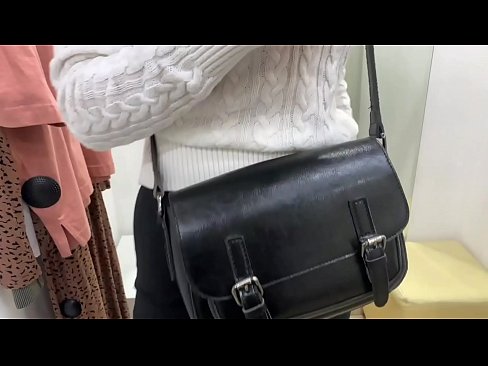 ❤️ Offentlig onani af ung kælling FeralBerry med en dildo i prøverummet ❤️❌ Fucking video at da.it-com.top